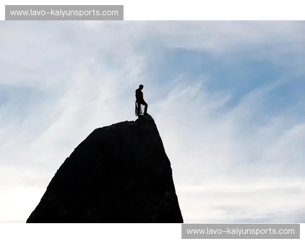 巅峰之上的权杖交接:恒大与苏宁,一个时代的背影与回响